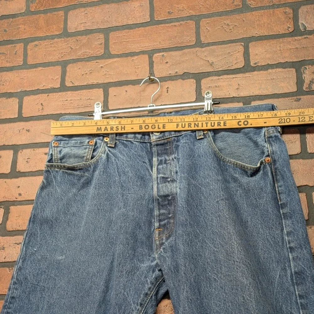 Levi's Men's 501 Straight Leg Jeans 40x30‎ Medium Wash Button Fly Classic Denim